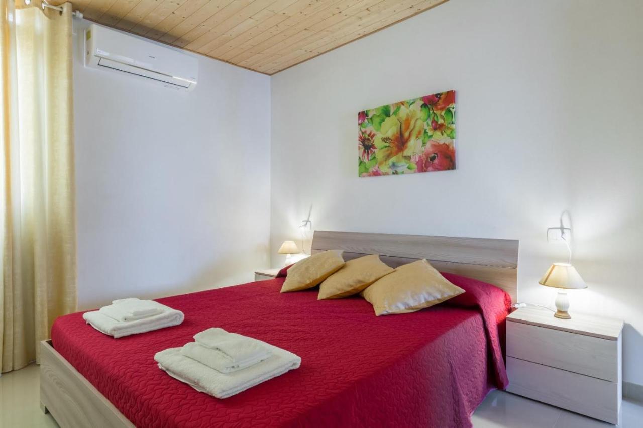 Sasha'S Villa อาโวลา ภายนอก รูปภาพ